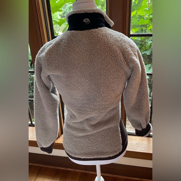 Mountain Hardware Retro women’s fleece jacket. Excellent condition! See pics - Picture 3 of 8